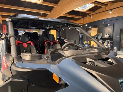 Maverick R MAX XRS SAS 2026 inkl. Ausstattung – Bild 10