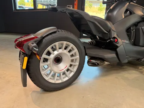 Ryker 900 ACE Rally 2026 Akrapovic 3J Garantie – Bild 10