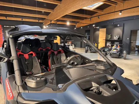 Maverick R MAX XRS SAS 2026 inkl. Ausstattung – Bild 11