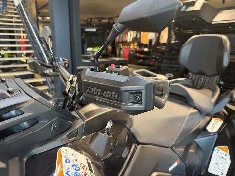 XMR Outlander MAX 6x6 Backcountry 1000R T 2026 – Bild 17