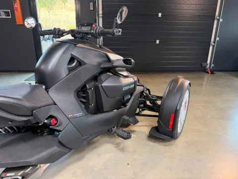Ryker 900 ACE Rally 2026 Akrapovic 3J Garantie – Bild 11