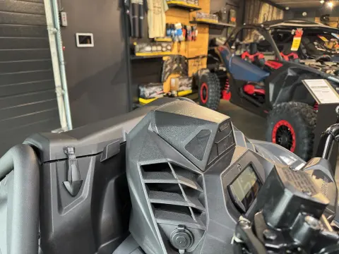 Outlander XMR 700 INT 2026 – Bild 12